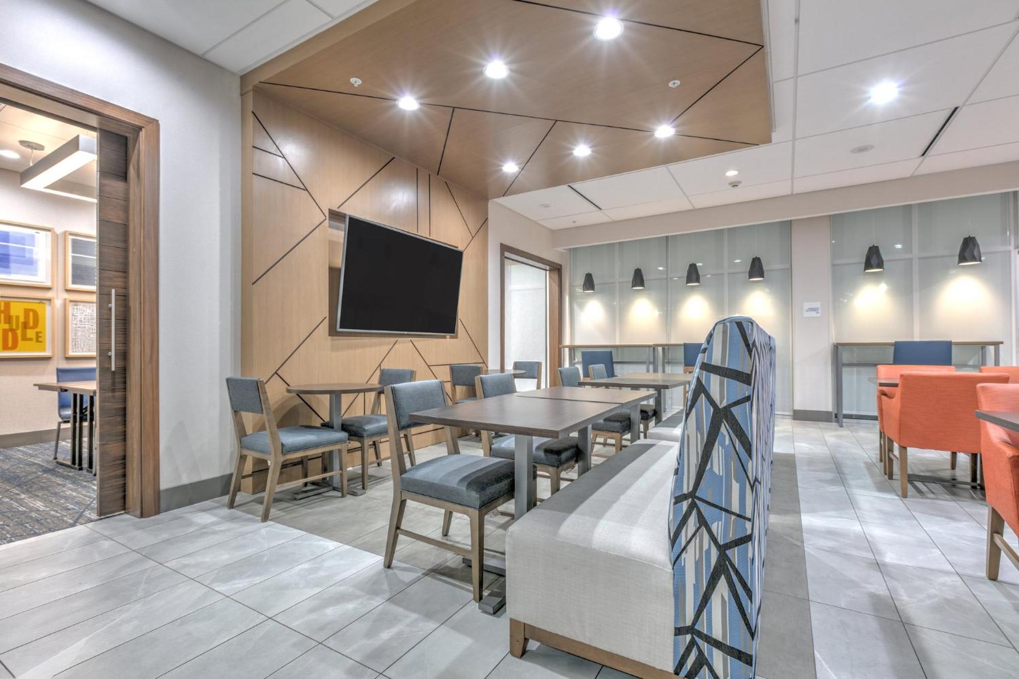 Express & Dallas North By Ihg Hotel