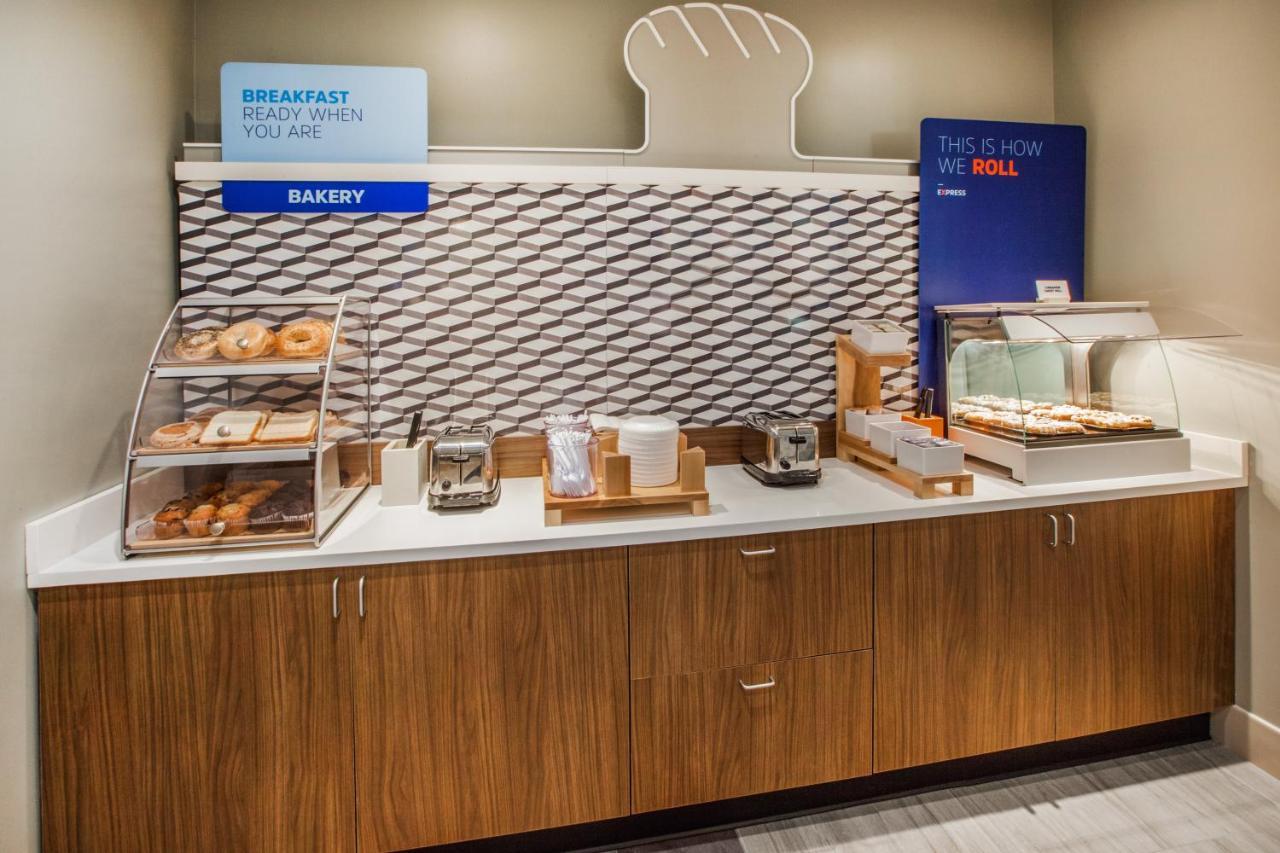 Express & Dallas North By Ihg Hotel 3*